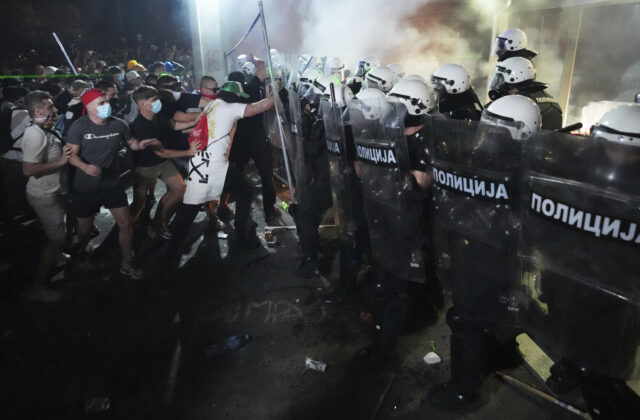 Tisíce ľudí protestovali v srbskom&hellip;