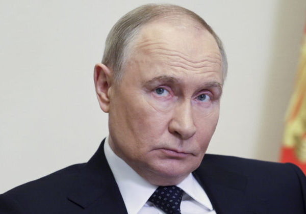 Putin môže o rokovaniach s Ukrajinou uvažovať iba pod silným tlakom. Ten zatiaľ chýba, tvrdí expert