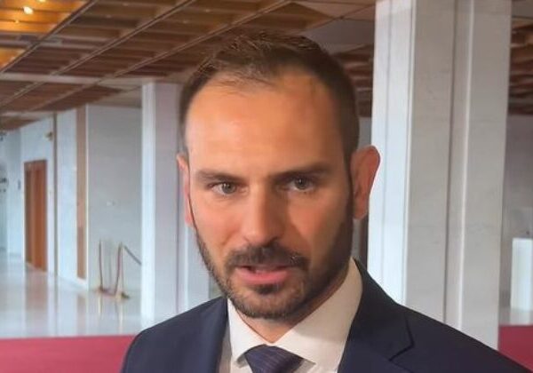 Poslanec Krátky sa ospravedlnil matovičovcom aj verejnosti, hlasovanie o novele ústavy by však nezmenil – VIDEO