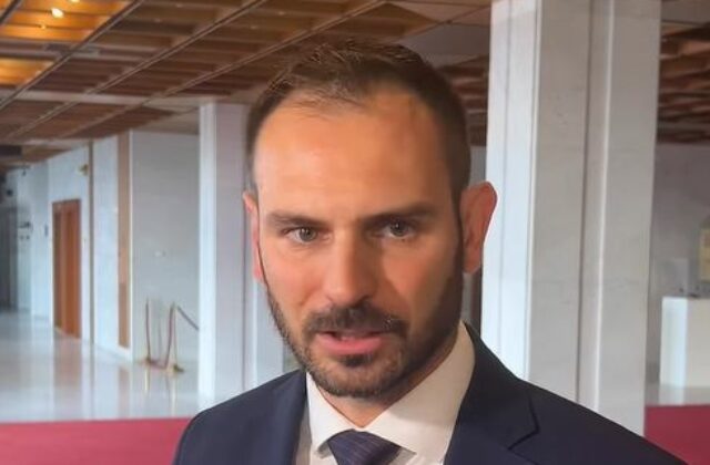 Poslanec Krátky sa ospravedlnil matovičovcom aj verejnosti, hlasovanie o novele ústavy by však nezmenil – VIDEO