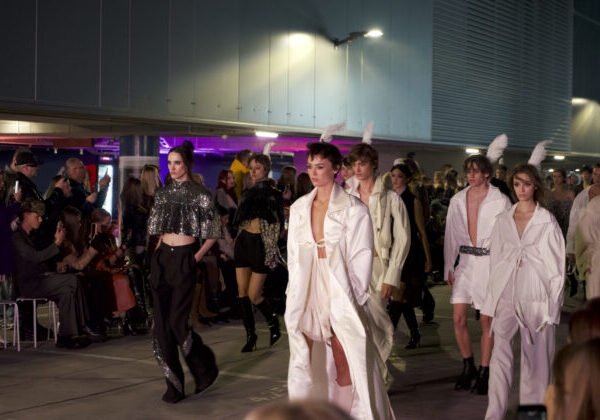 Móda v netradičnom svetle: Pavol Dendis a Ploom priniesli na Nivy unikátnu módnu prehliadku Fashion Live!