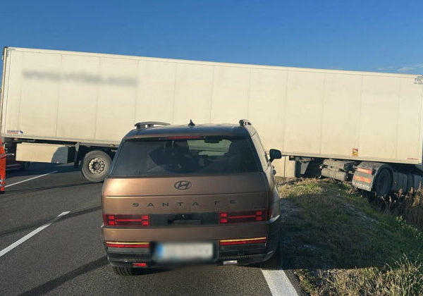 Na diaľnici D1 v smere do Bratislavy sú blokované dva jazdné pruhy, tvoria sa kolóny