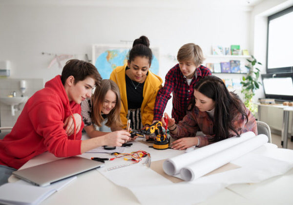 Mladí Slováci dobýjajú medzinárodné vedecké olympiády, do súťaží sa hlási čoraz viac talentov