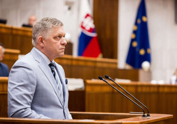 Fico odmieta financovať vojnu na Ukrajine, uvažuje nad zvolaním mimoriadneho rokovania parlamentu – VIDEO
