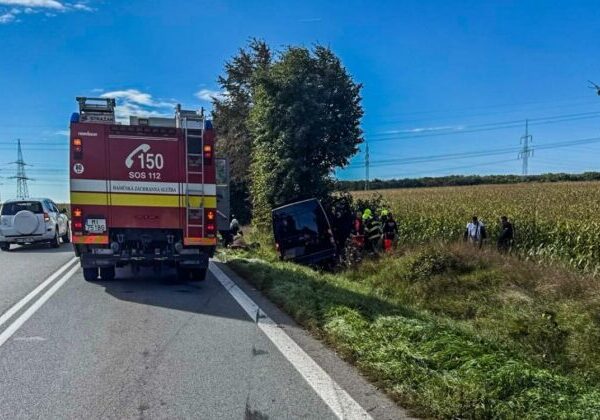 Vážna nehoda pri Michalovciach, pri zrážke dvoch dodávok zasahovali všetky záchranné zložky – FOTO