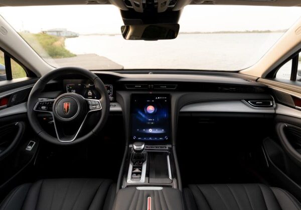 Prémiový sedan Hongqi H5 môže byť ešte luxusnejší. Na Slovensko teraz prichádza aj s vyššou výbavou Deluxe