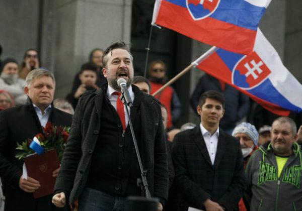 Novinár Schutz vyzval na dehumanizáciu „smerákov“. Výrok posúdia príslušné orgány, uviedol Žilinka