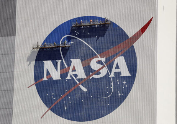 Slovenský fotograf získal cenu Astronomický snímok dňa od NASA, zachytil kométu nad Vysokými Tatrami