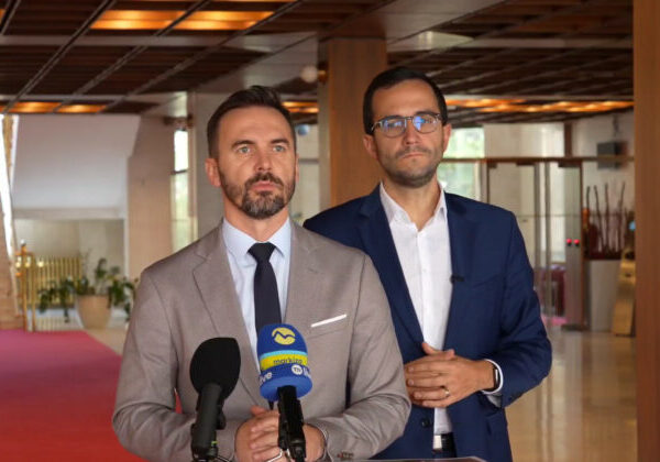 Šipoš: Vláda zdiera rodiny s deťmi a živnostníkov, no lobistom hazardu necháva na účtoch milióny navyše – VIDEO