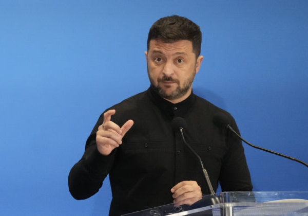 Ukrajinské útoky dronmi a raketami spôsobujú v Rusku až 20-percentný nedostatok paliva, tvrdí Zelenskyj