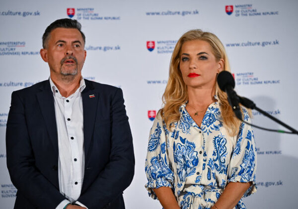 Letenky do USA nestáli 16-tisíc eur, bráni sa Šimkovičová. Spolu s Machalom skritizovala exministerku Milanovú – VIDEO