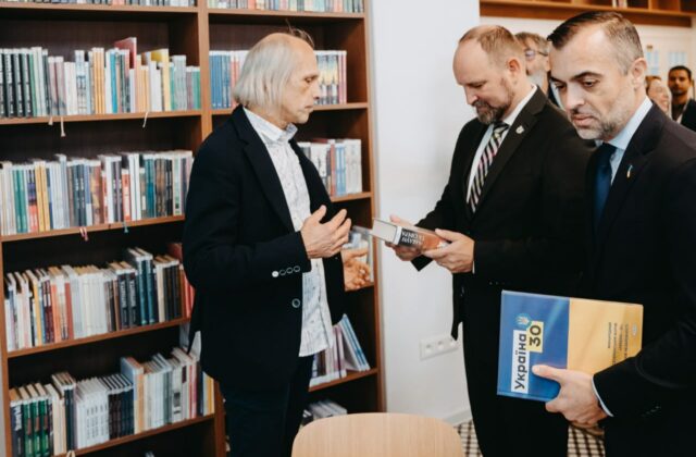 Knižnica Juraja Fándlyho má obnovenú čitáreň, Ukrajinskú knižnú poličku aj knihy z pozostalosti Antona Srholca – FOTO