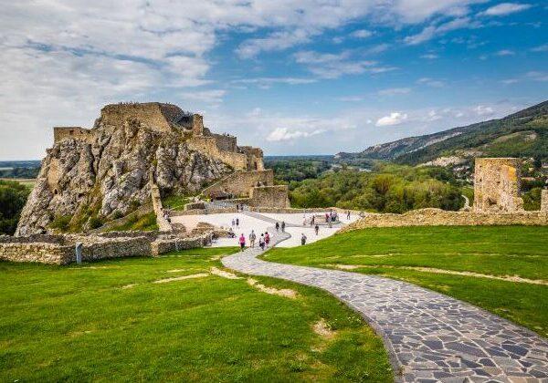 Slovensko má za sebou rekordný august, počet ubytovaných hostí priniesol turizmu historický míľnik