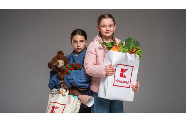 Malý nákup, veľká pomoc rodinám v núdzi: Kaufland už siedmy raz štartuje projekt Darujte úsmev 2x