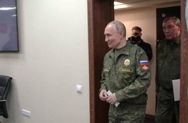 Putin oznámil otestovanie podmorského dronu schopného niesť jadrové hlavice