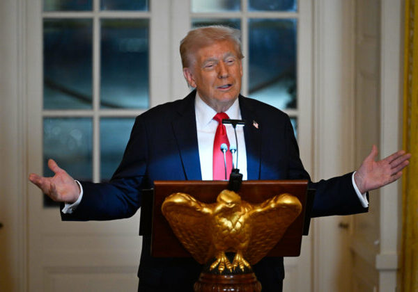 Trump začal búracie práce v časti Bieleho domu, chce novú tanečnú sálu