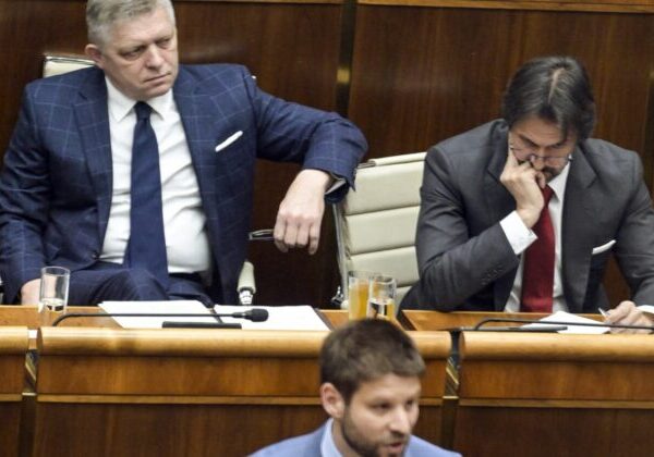 Prieskum ukázal, kto volí Smer a Progresívne Slovensko. Do parlamentu by prešli aj Demokrati