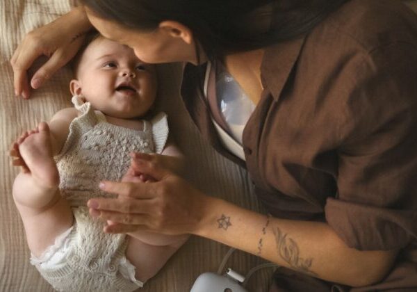 Polovica matiek si želá viac pomoci, polovica otcov sa cíti kritizovaná – čo hovorí prieskum o rodičovstve?