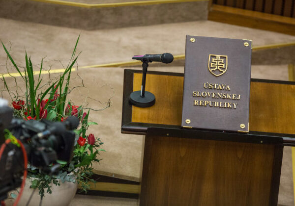 Holandský parlament žiada podať žalobu na Slovensko pre obsah novely Ústavy SR