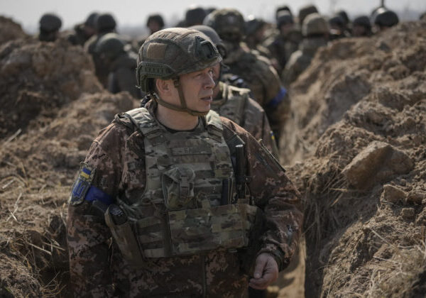 Ukrajinskí vojaci pri meste Pokrovsk zatlačili Rusov o 1,6 kilometra, povedal Syrskyj