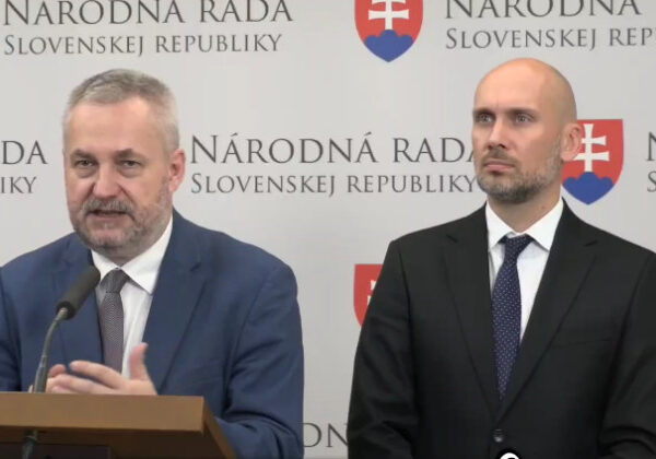 Čo má ministerstvo obrany spoločné s energopomocou? Pýtajú sa liberáli a poukazujú na „Kaliňákov prílepok“ – VIDEO