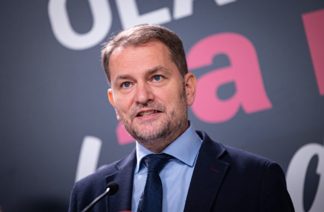 Matovič odmieta „bludy“ o kúpených poslancoch či tajnej dohode s Ficom. Opozícii radí, aby sa pozrela do zrkadla