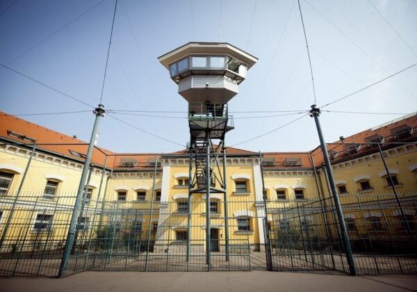 Korupcia vo väznici v Leopoldove. Prokurátor obžaloval šesť osôb vrátane pedagóga