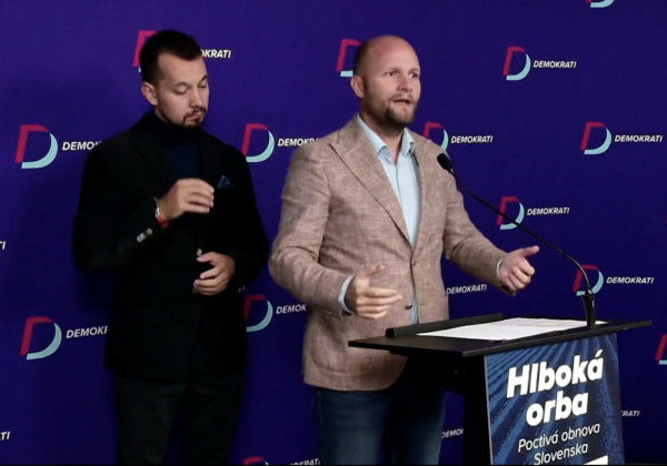 Kvasnica z Demokratov sa bude po útoku liečiť do 14 dní. Fico aj Šutaj Eštok sú však ticho, tvrdí Naď –…