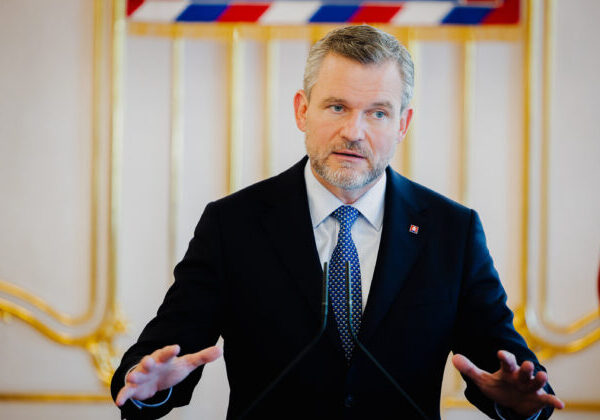 Prezident Pellegrini podpísal novelu Ústavy SR, ukotvuje dve pohlavia a prináša aj zákaz surogátneho materstva