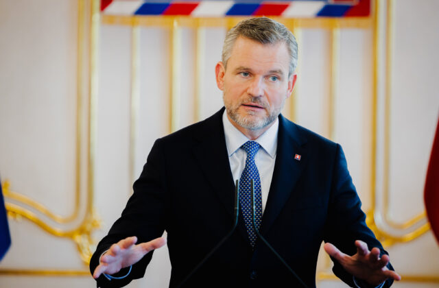 Prezident Pellegrini podpísal novelu Ústavy SR, ukotvuje dve pohlavia a prináša aj zákaz surogátneho materstva