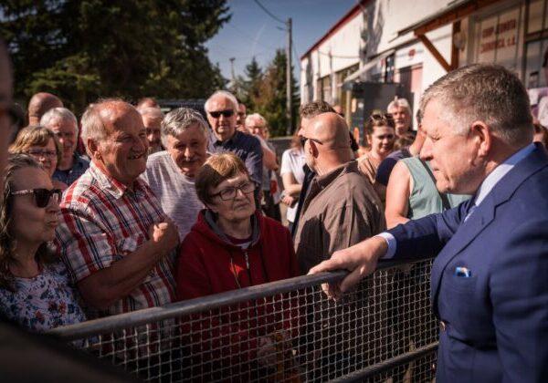 Šimečka je v štátnom prieskume dôveryhodnosti tretí, Fico a Pellegrini sú obľúbení najmä u starších