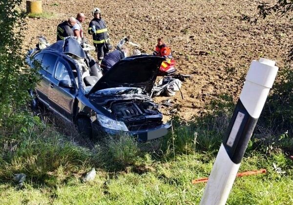 Zrážku s nákladiakom pri Merníku neprežil 40-ročný muž, osudným sa mu stalo predchádzanie iného vozidla – FOTO