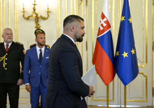 Mimoriadnu schôdzu k riaditeľovi SIS Gašparovi neotvorili, bod ostáva v programe riadnej schôdze