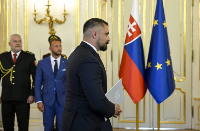 Mimoriadnu schôdzu k riaditeľovi SIS Gašparovi neotvorili, bod ostáva v programe riadnej schôdze