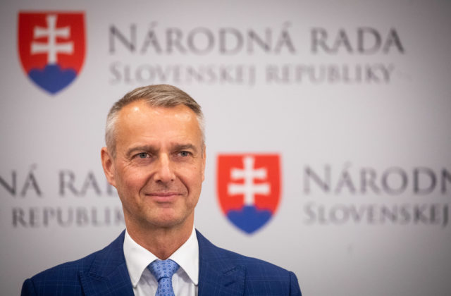 Raši v Paríži posilnil strategické partnerstvo s Francúzskom, rozšíril aj spoluprácu s OECD