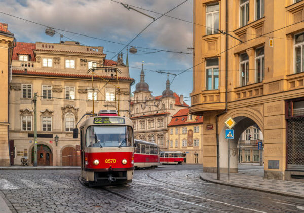 V centre Prahy vypadol prúd, ľudia zostali uväznení v električkách