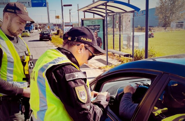 Policajti počas akcie Deň bez nehody zadržali 39 vodičských preukazov, prichytili aj opitých vodičov – FOTO