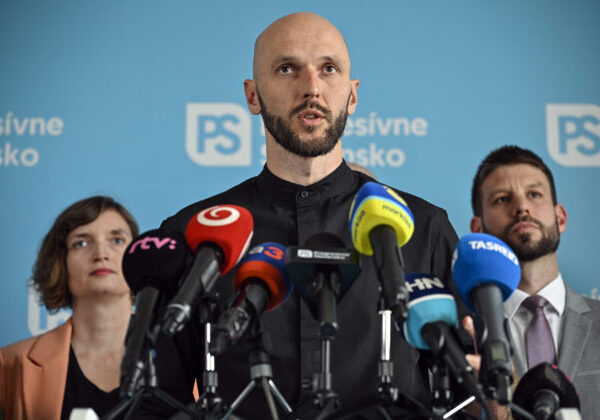 Progresívci iniciujú mimoriadnu schôdzu k odvolaniu Migaľa. Minister kopí jedno zlyhanie za druhým – VIDEO