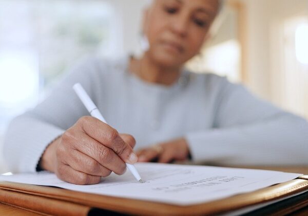 Niektoré rodiny v obecných bytoch musia každý mesiac podpisovať novú nájomnú zmluvu, Amnesty poukazuje na diskrimináciu