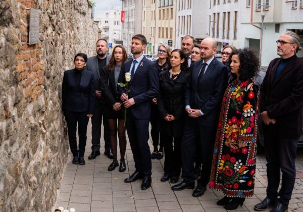 Šimečka: Výročie útoku na Tepláreň nám musí pripomínať, kam vedú nenávistné slová – FOTO