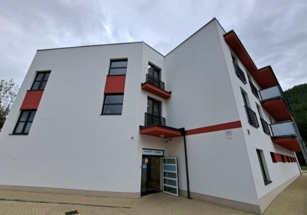 Vo Svite postavili zariadenie pre seniorov, symbolické otvorenie posunuli na mesiac úcty k starším