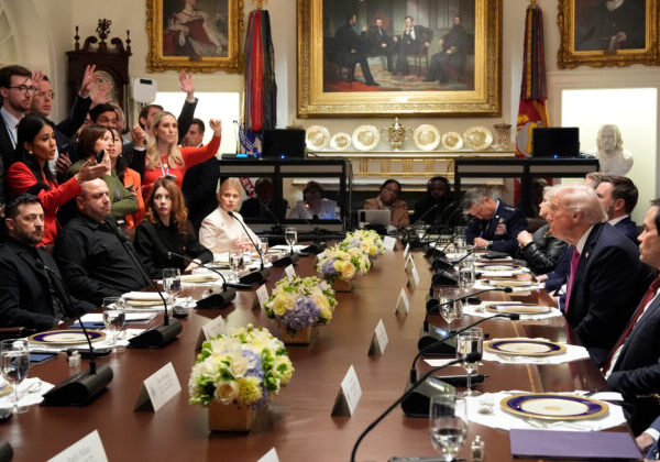 Na schôdzke Trump – Zelenskyj nikto nekričal, ale po telefonáte s Putinom bol Trump tvrdý