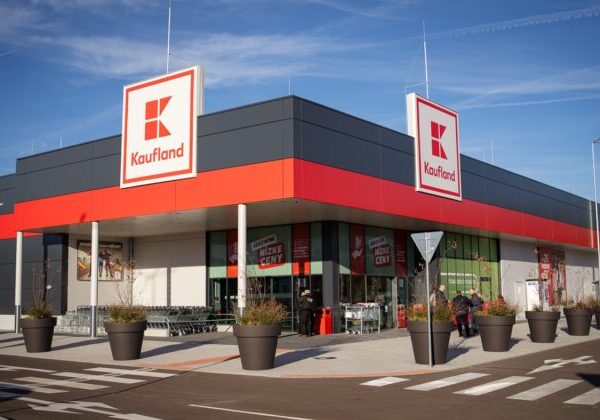 Kaufland v Košiciach otvoril modernú predajňu so zelenou strechou a dažďovými záhradami