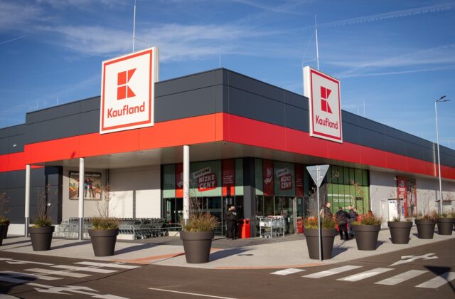 Kaufland v Košiciach otvoril modernú predajňu so zelenou strechou a dažďovými záhradami