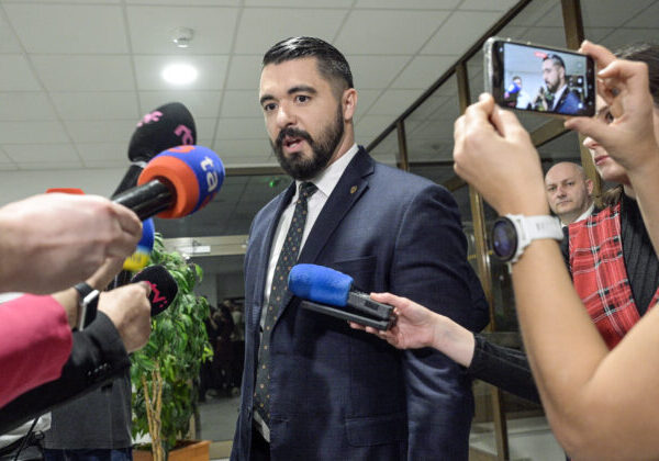 Gašpara čaká mimoriadna schôdza parlamentu, poslanci sa budú zaoberať dôveryhodnosťou SIS pod jeho vedením