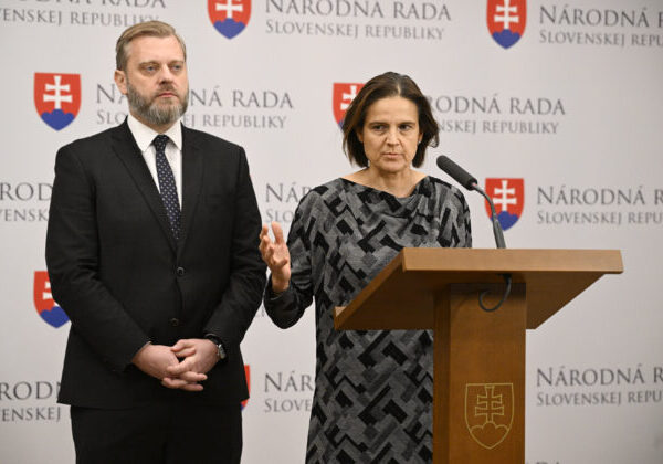 Bezpečnosť na Slovensku podľa liberálov zlyháva, navrhujú zavedenie dobrovoľných jednotiek obecnej polície – VIDEO