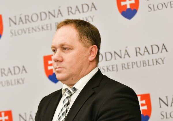 Vašečka opúšťa poslanecký klub Hnutia Slovensko, pôsobiť bude ako nezaradený poslanec