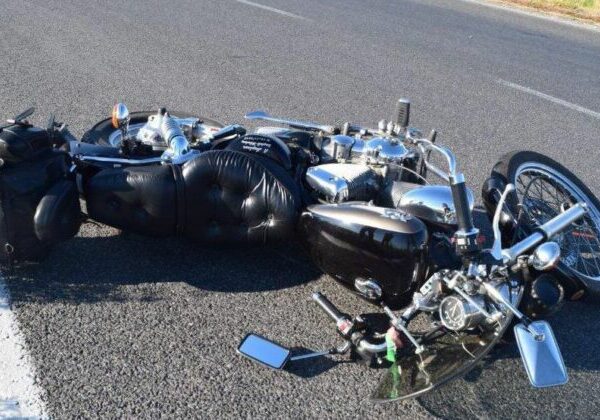 Mladý motorkár nezvládol v zákrute riadenie, neprežil náraz do stromu