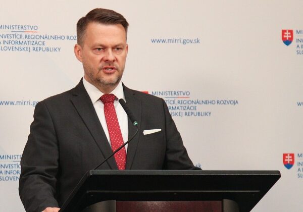 Migaľovo ministerstvo čelí trestnému oznámeniu. Zastavme korupciu tvrdí, že zákazka za milióny porušila zákon