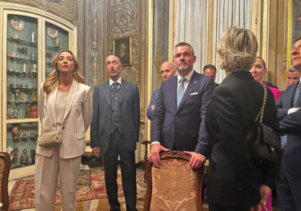 V Janove otvorili nový honorárny konzulát, prebiehajú aj diskusie o možnom leteckom spojení medzi Janovom a Bratislavou – VIDEO, FOTO
